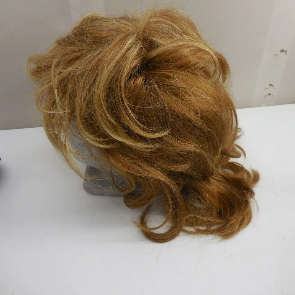 Raquel Welch Memory Cap Wig Strawberry Blonde‎ Highlighted Mid Length Layered